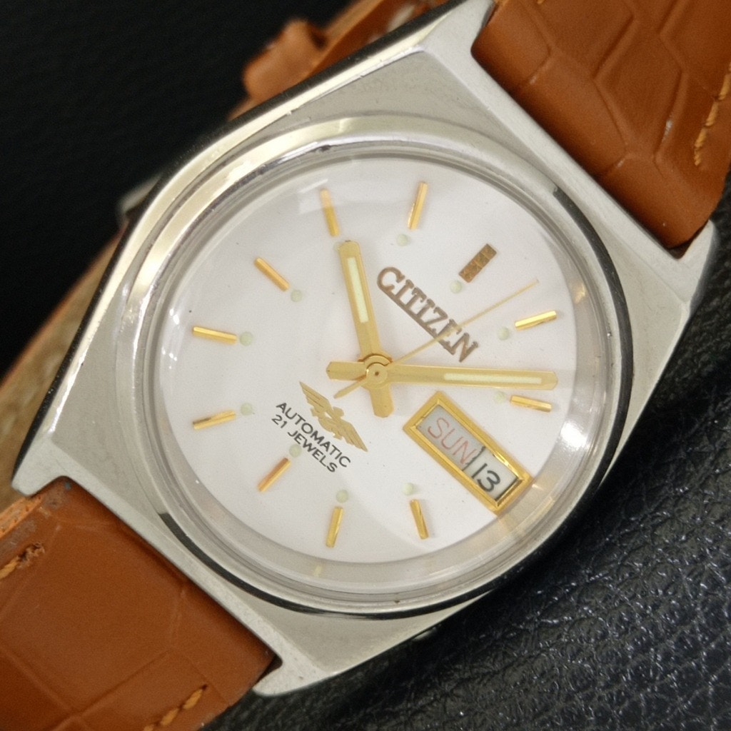 Vintage 1993 Citizen Automatic Mens Silver Watch WDaydate  Gold Accents